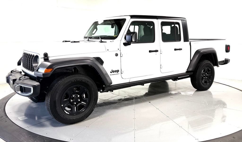 Used 2025 Jeep Gladiator Sport AWD/4WD image 9
