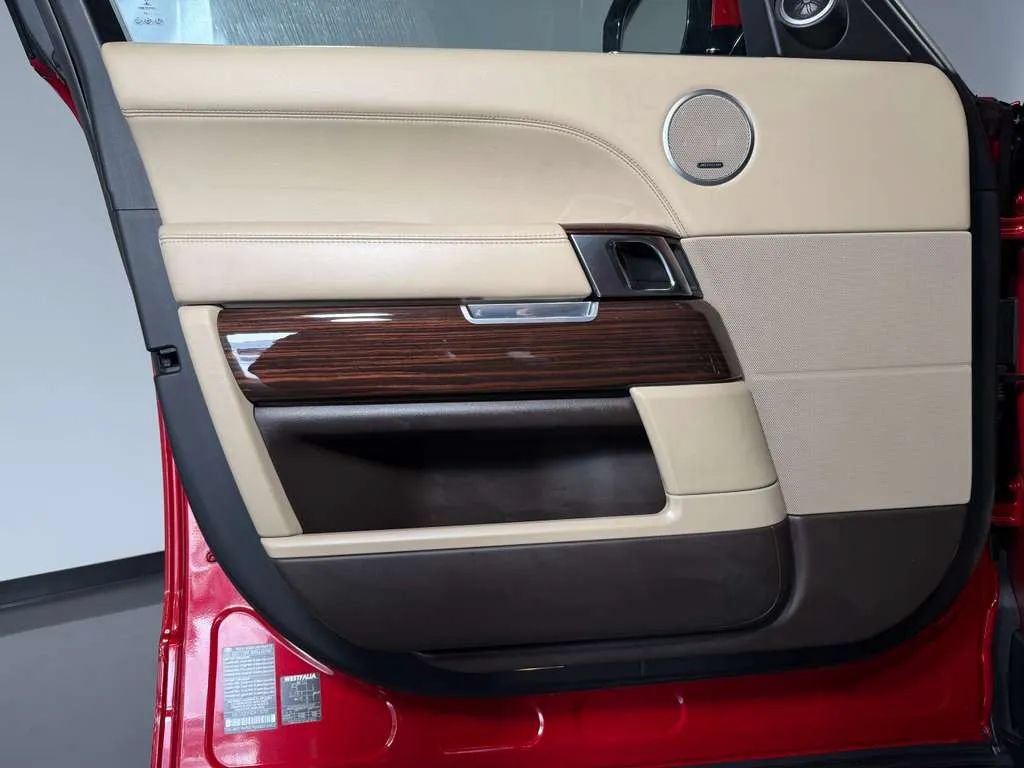Used 2013 Land Rover Range Rover HSE AWD/4WD image 24