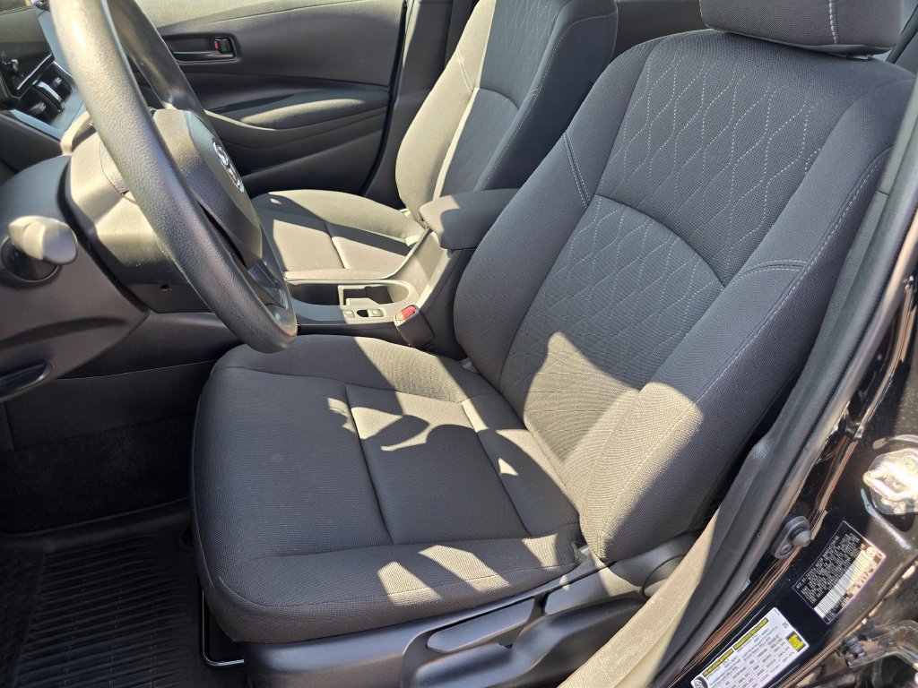 Used 2025 Toyota Corolla LE FWD image 16
