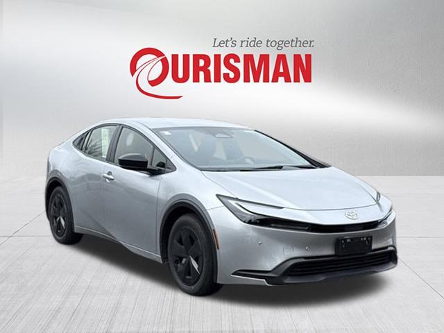 Used 2023 Toyota Prius LE image 1