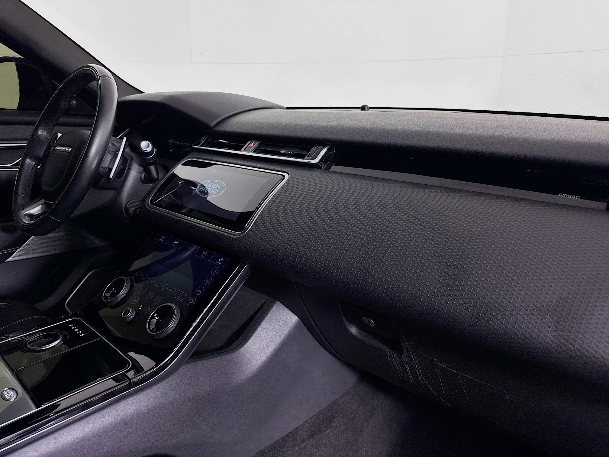 Used 2018 Land Rover Range Rover Velar R-Dynamic SE image 29