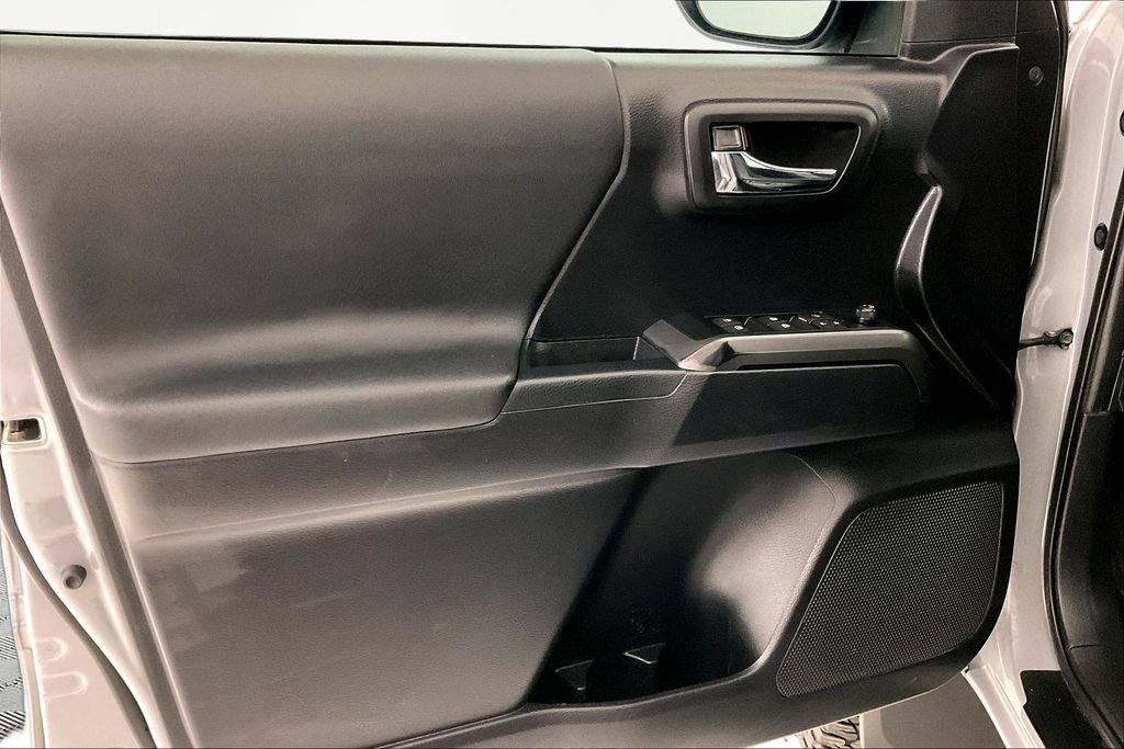 Used 2020 Toyota Tacoma TRD Off-Road w/ Technology Package AWD/4WD image 18