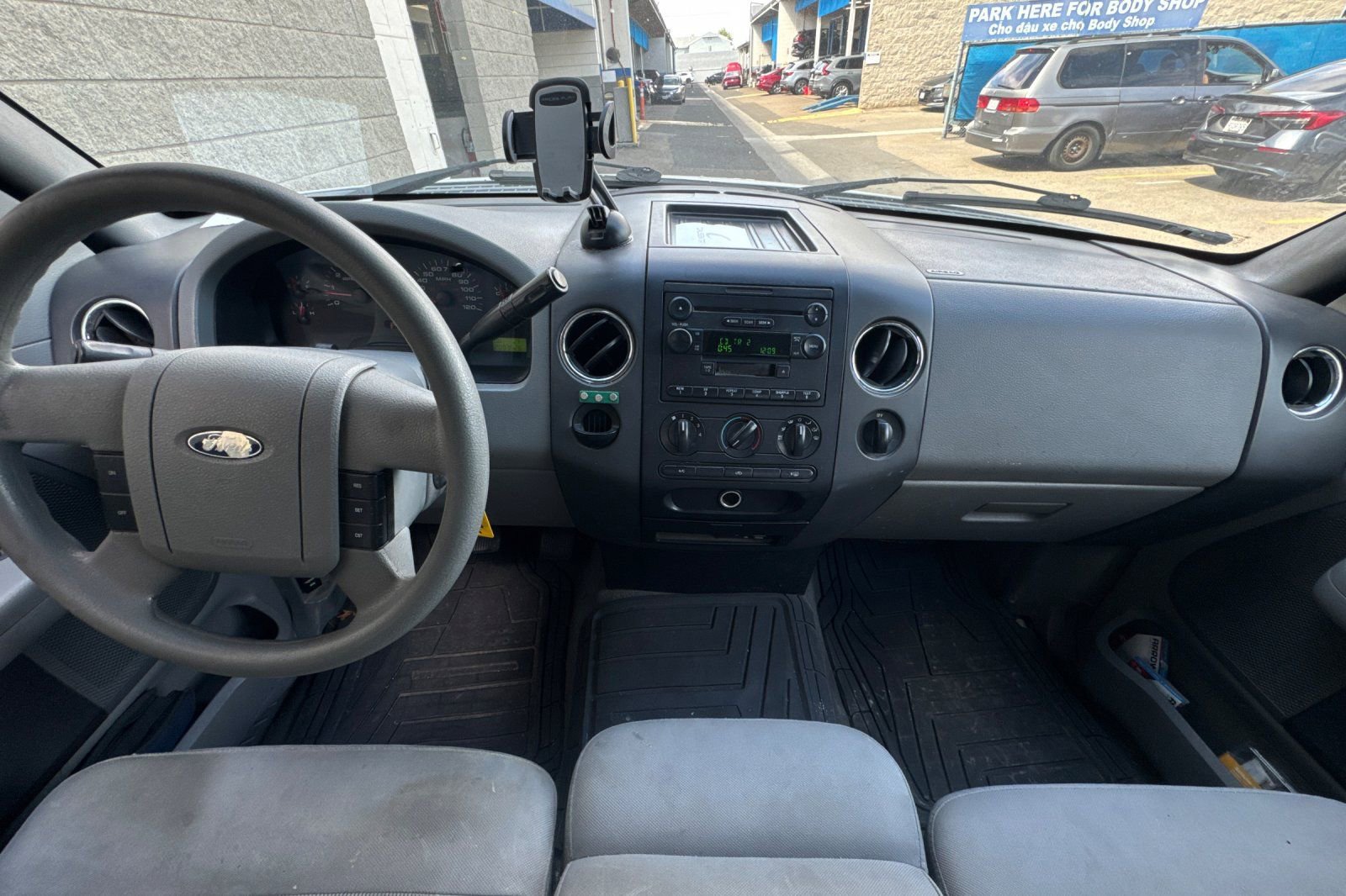 Used 2004 Ford F150 XLT image 9