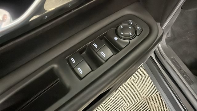 Used 2023 GMC Terrain SLT w/ Infotainment Package II AWD/4WD image 10