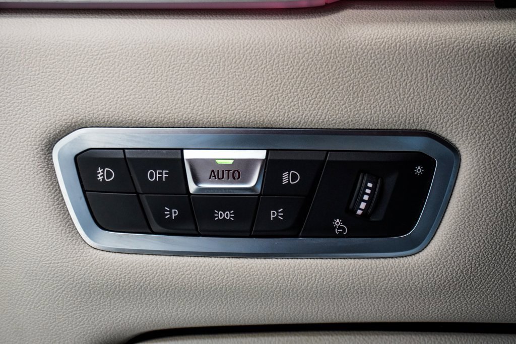 Used 2020 BMW X5 M50i w/ Premium Package image 36