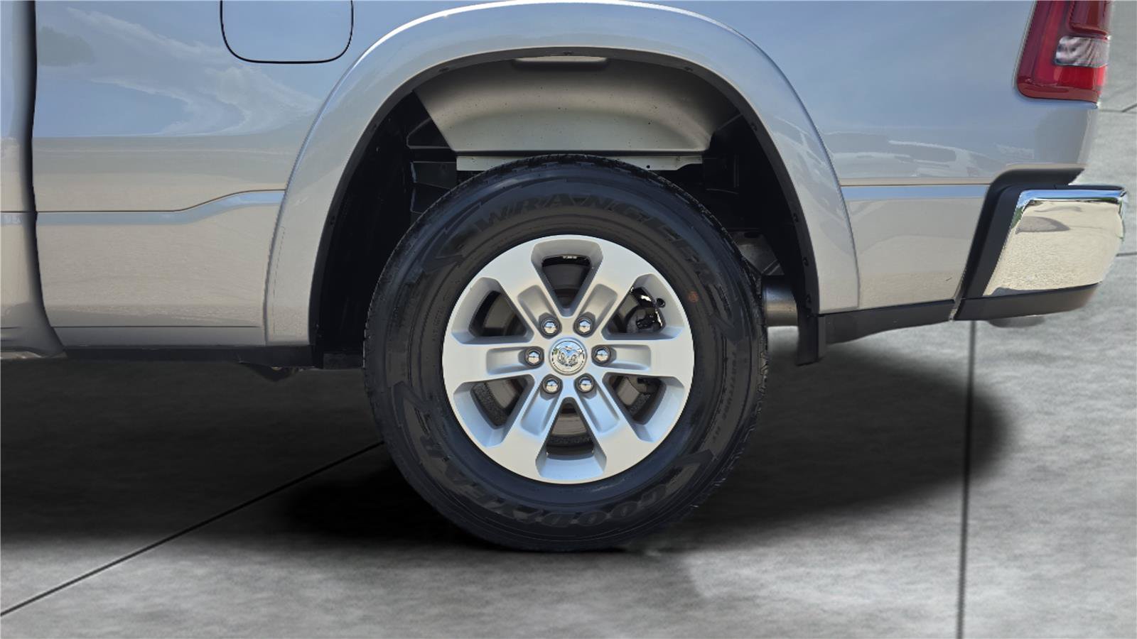 Used 2022 RAM 1500 Laramie AWD/4WD image 30