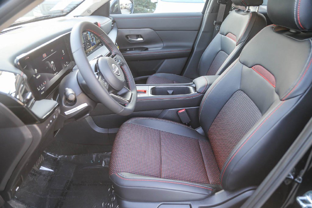 New 2026 Nissan Kicks SR w/ Illumination Package FWD image 18