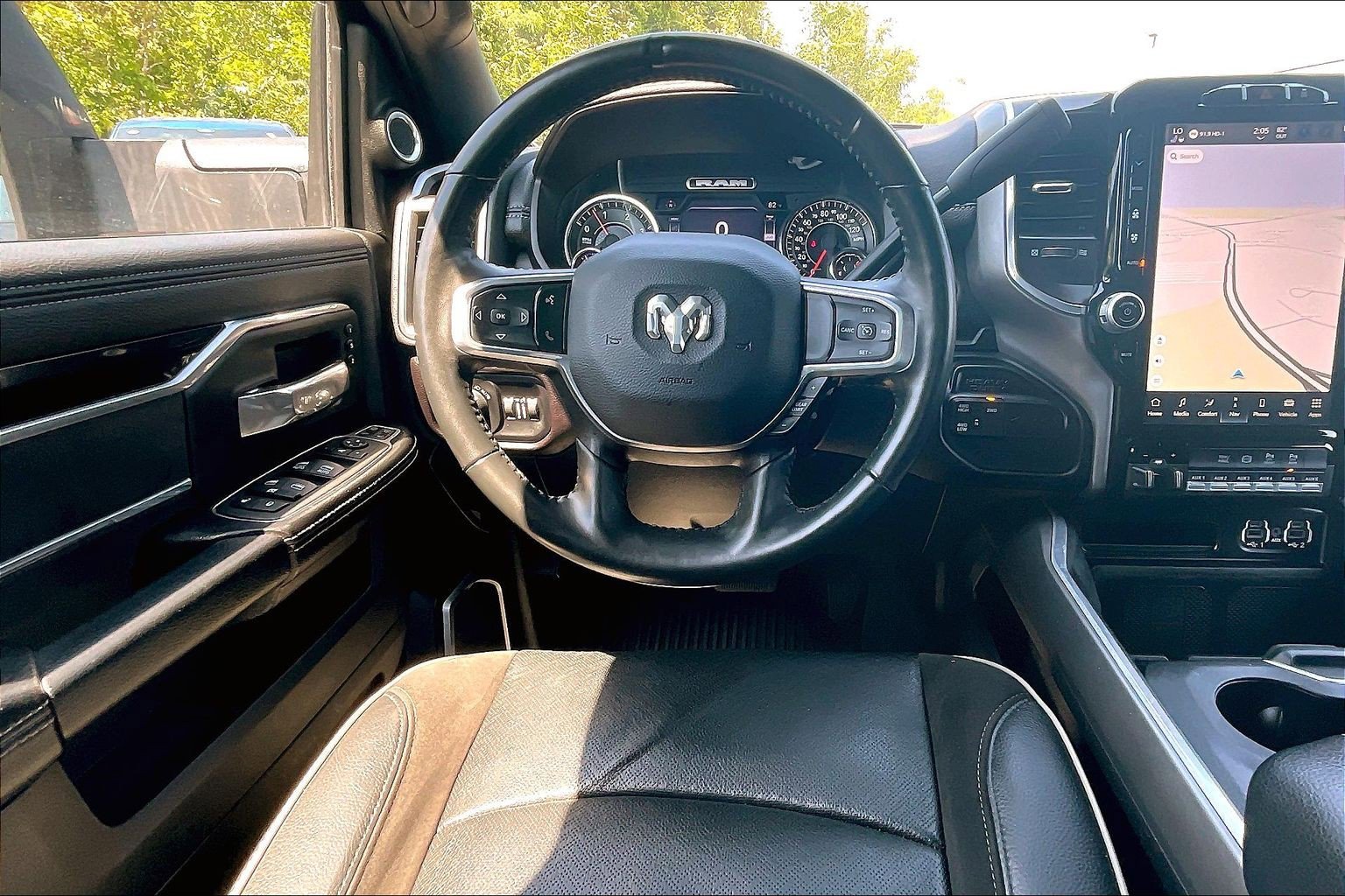 Used 2023 RAM 2500 Laramie AWD/4WD image 5