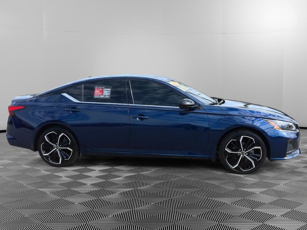 Used 2024 Nissan Altima 2.5 SR w/ SR Premium Package image 7