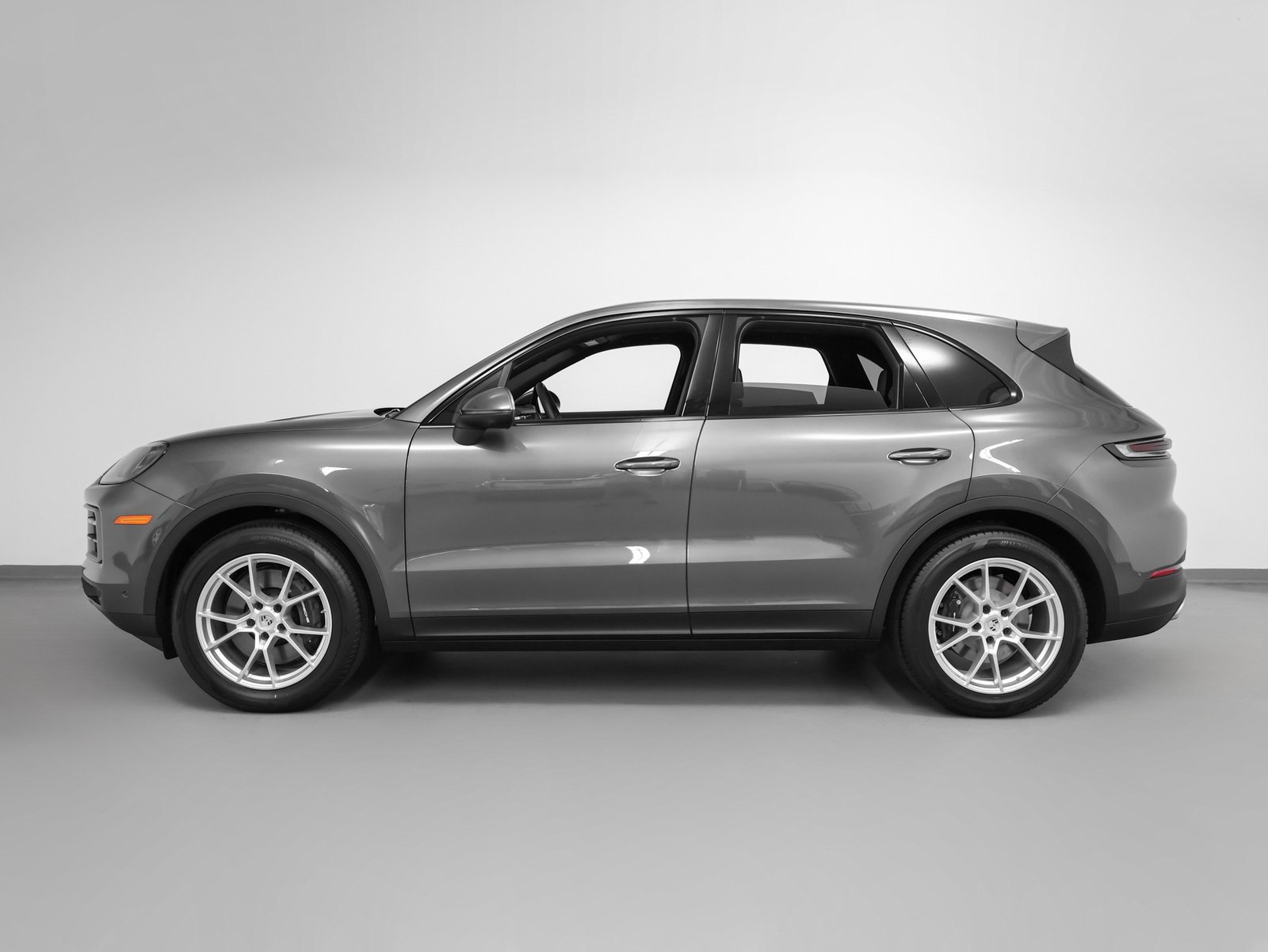 Certified 2025 Porsche Cayenne image 2