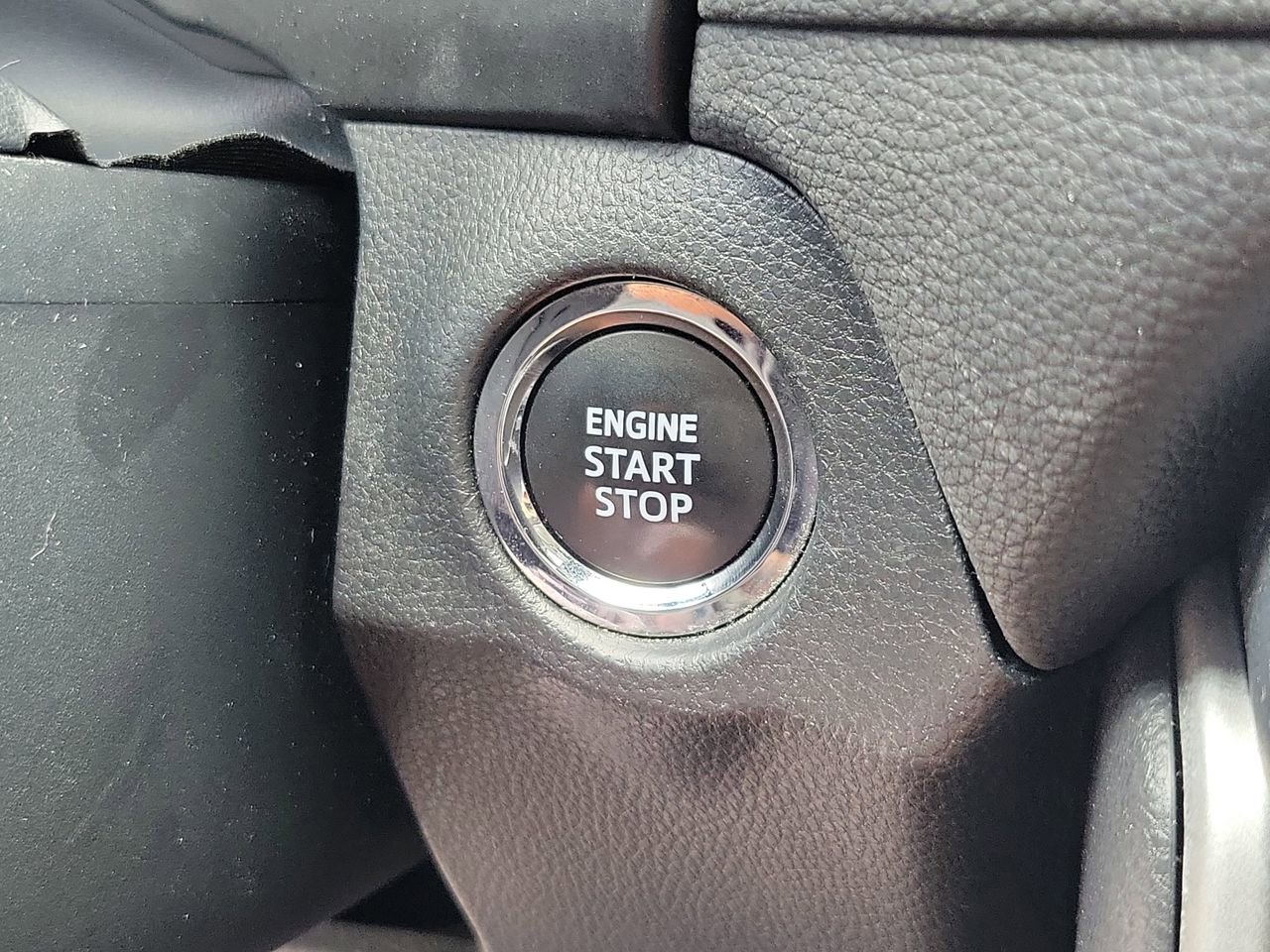 Used 2023 Toyota RAV4 XLE w/ Convenience Package FWD image 31
