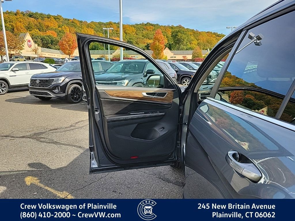 Certified 2024 Volkswagen Atlas SE image 25