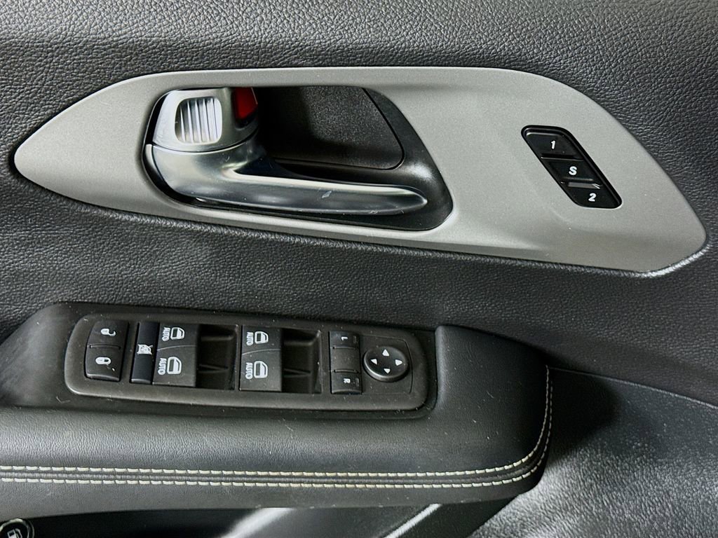 Used 2025 Chrysler Pacifica Select FWD image 22