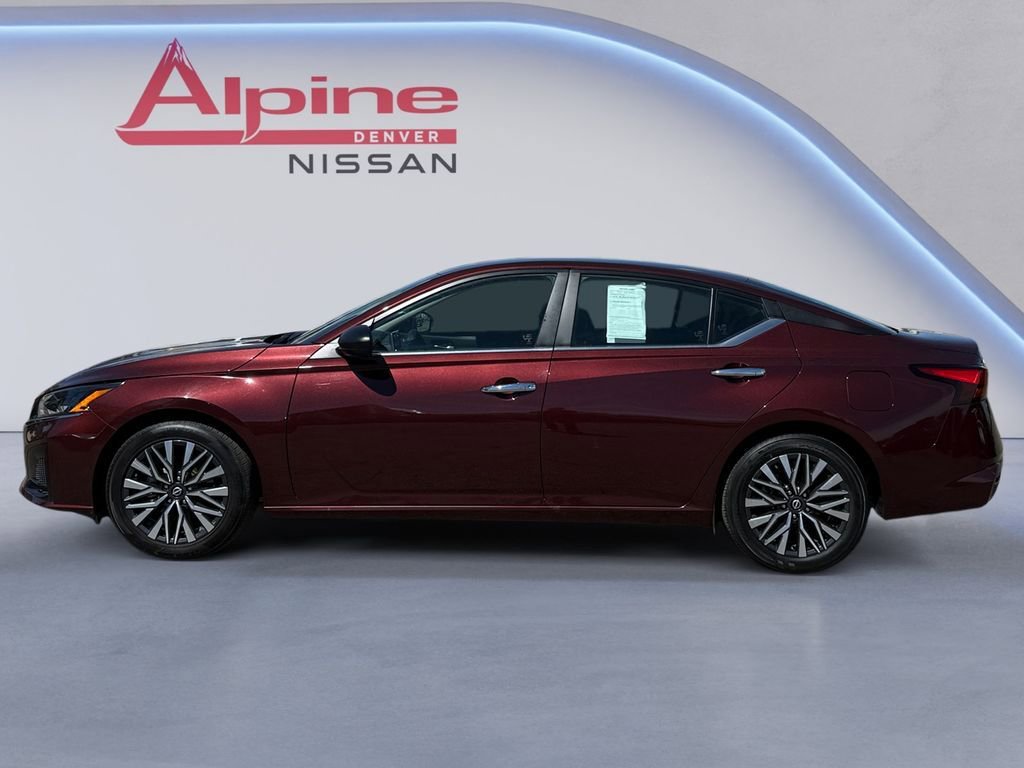 Used 2025 Nissan Altima 2.5 SV FWD image 2