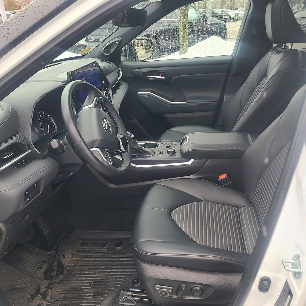 Used 2024 Toyota Highlander XSE image 10