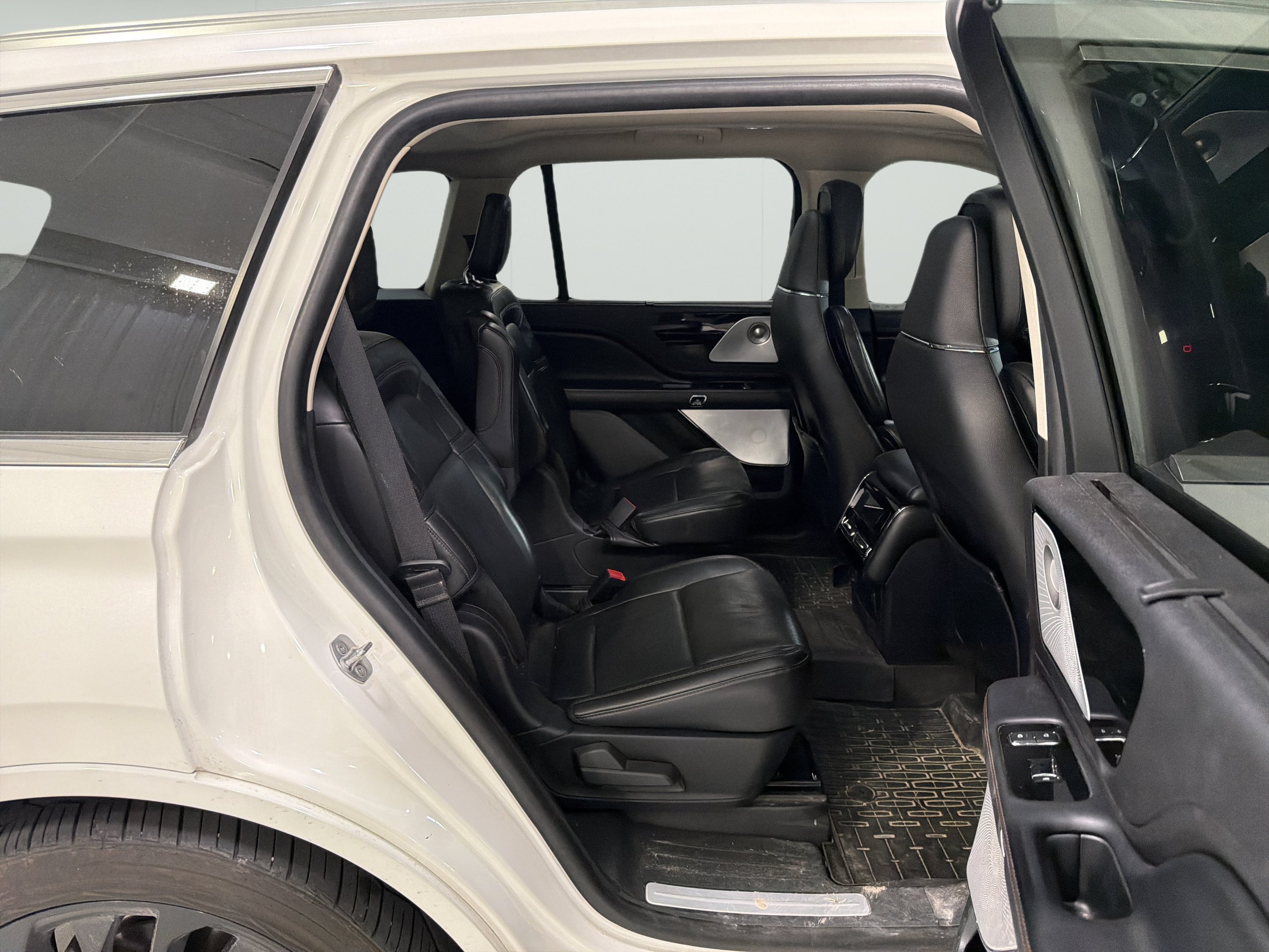 Used 2021 Lincoln Aviator Reserve w/ Equipment Group 210A AWD/4WD image 13