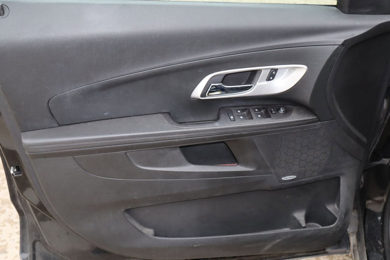 Used 2017 Chevrolet Equinox Premier w/ Enhanced Convenience Package AWD/4WD image 17