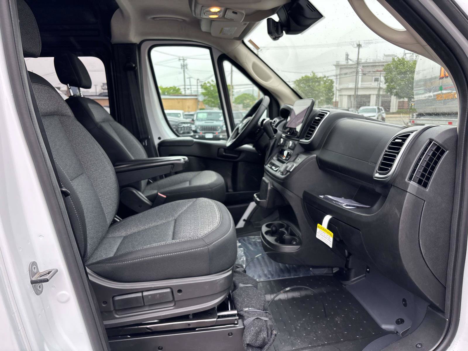 New 2026 RAM ProMaster 2500 w/ Crew Van Package FWD image 8