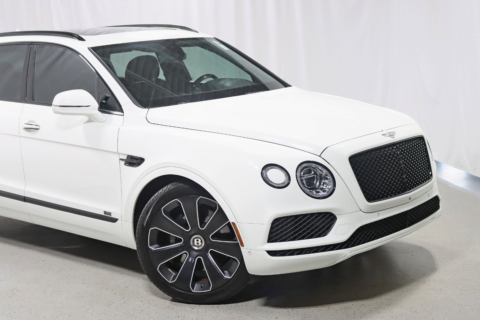 Used 2020 Bentley Bentayga Design Series AWD/4WD image 2