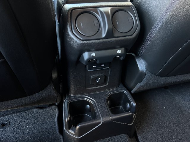 Used 2018 Jeep Wrangler Unlimited Sahara AWD/4WD image 30