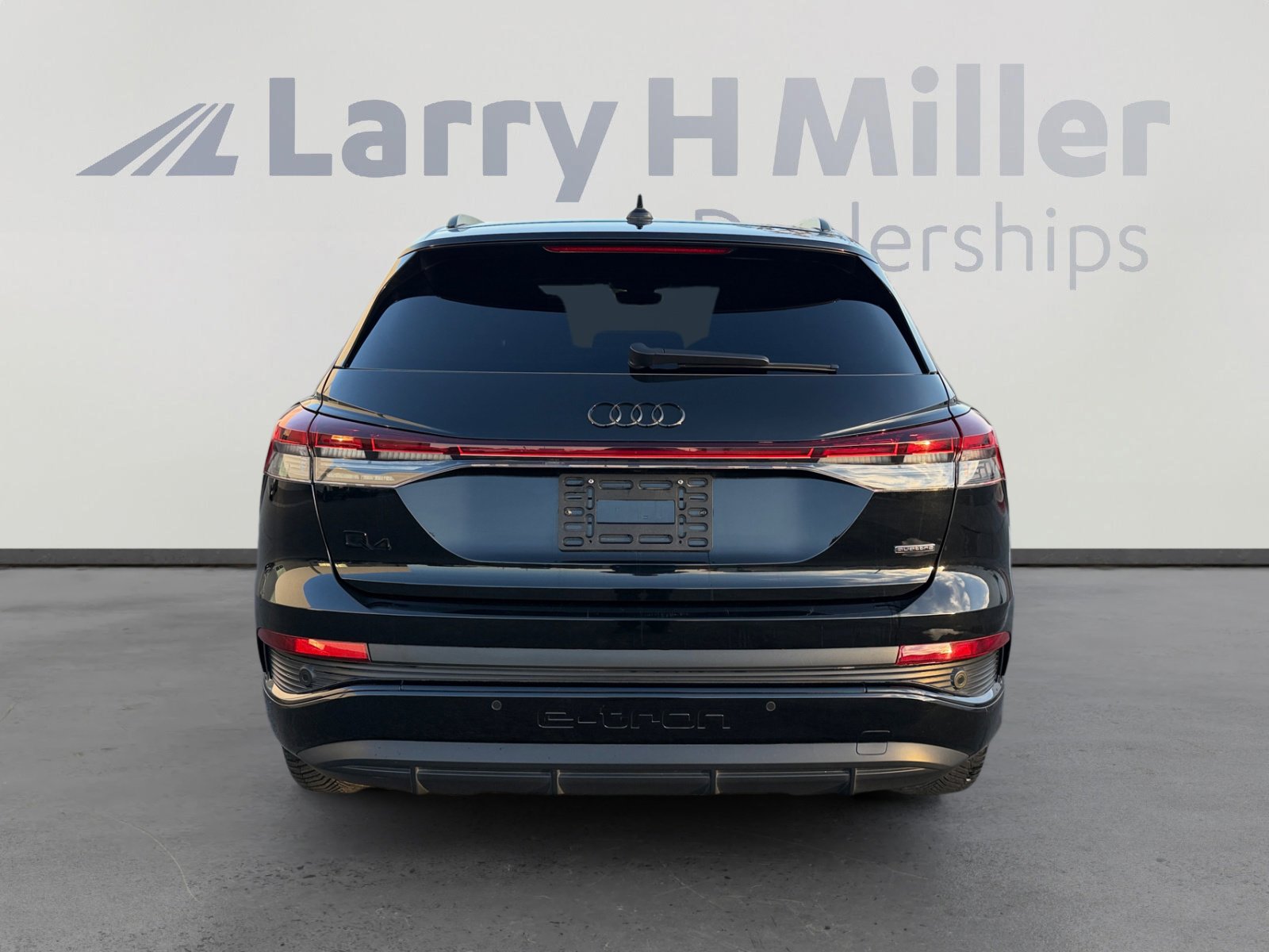 Used 2022 Audi Q4 e-tron Premium Plus AWD/4WD image 4