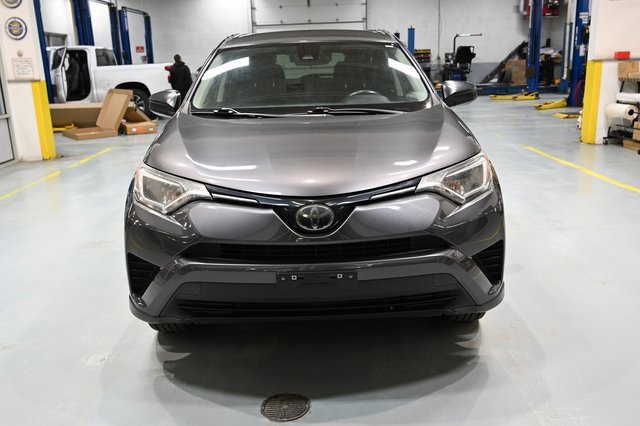 Used 2018 Toyota RAV4 LE image 2
