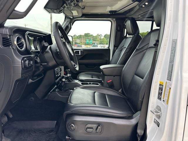 Certified 2025 Jeep Gladiator Overland AWD/4WD image 9