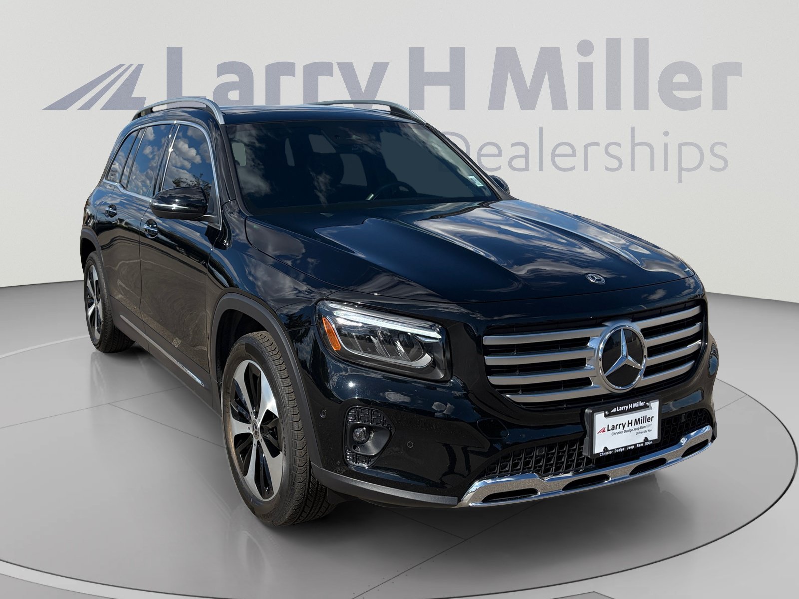 Used 2025 Mercedes-Benz GLB 250 4MATIC image 8