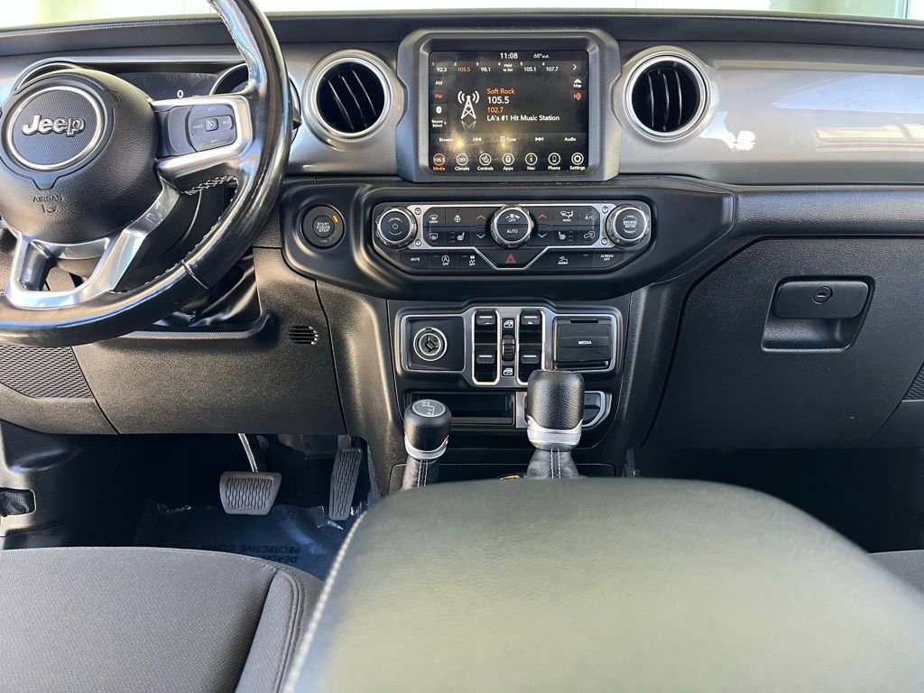 Used 2022 Jeep Wrangler Unlimited Sahara w/ Cold Weather Group AWD/4WD image 18
