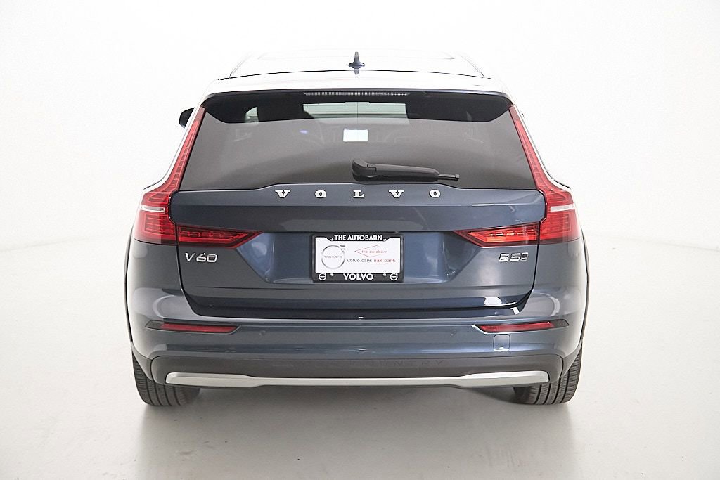Certified 2025 Volvo V60 B5 Cross Country Plus AWD/4WD image 8