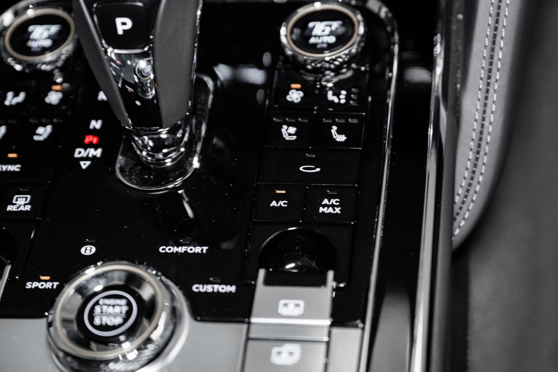 Used 2024 Bentley Flying Spur W12 image 50