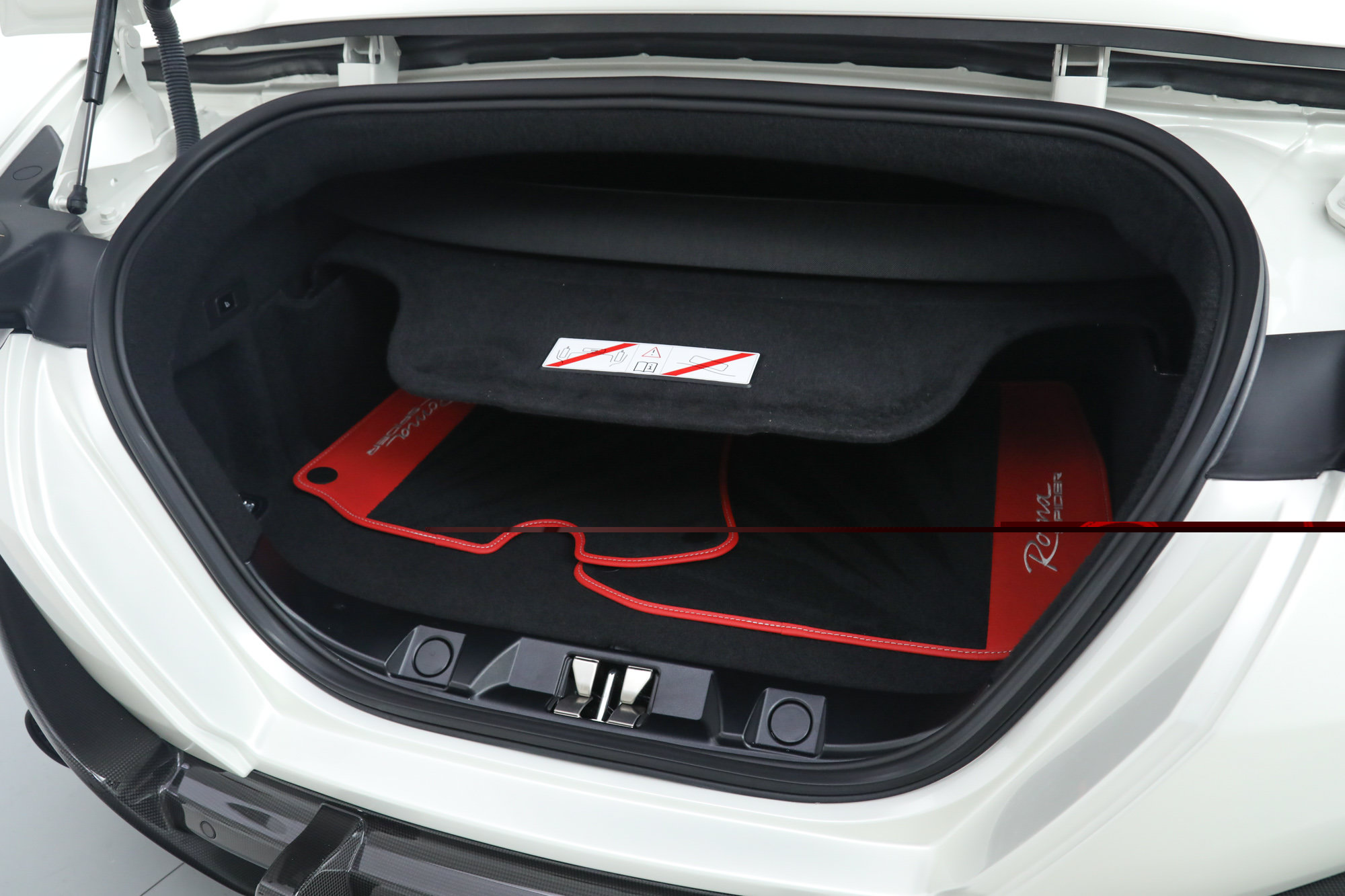 Certified 2025 Ferrari Roma Spider RWD image 36