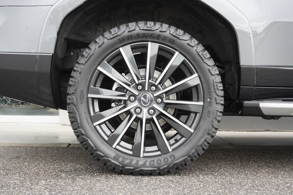 Used 2024 Lexus GX 550 w/ Accessory Package (Z1) AWD/4WD image 34
