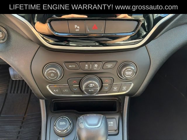 Used 2019 Jeep Cherokee Limited AWD/4WD image 23