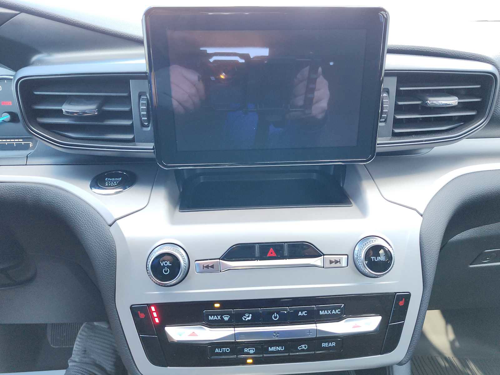 Used 2023 Ford Explorer XLT AWD/4WD image 13