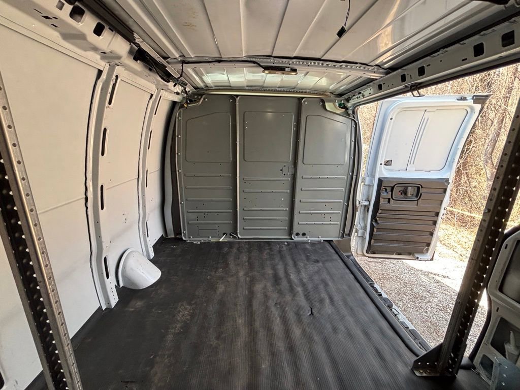 Used 2023 GMC Savana 2500 w/ Driver Convenience Package image 18