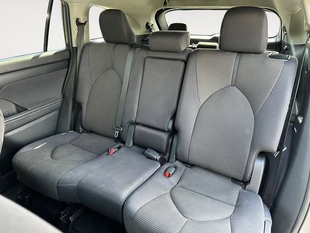 Used 2024 Toyota Highlander LE FWD image 13