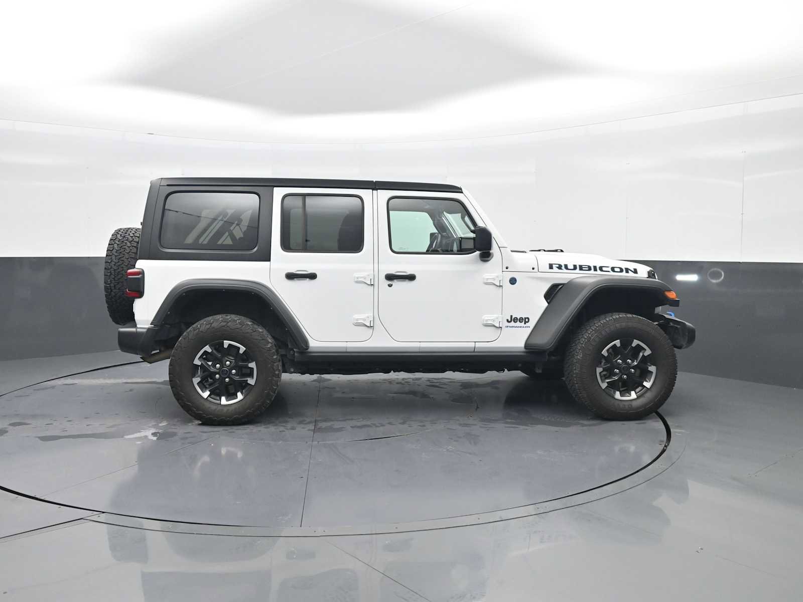 Used 2024 Jeep Wrangler Unlimited Rubicon 4xe AWD/4WD image 9