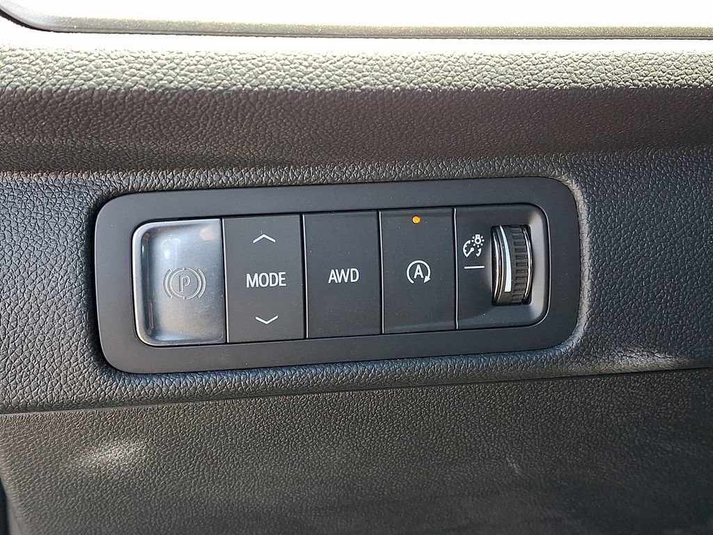 Certified 2025 Chevrolet Traverse LT AWD/4WD image 24