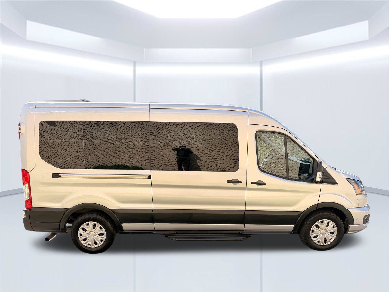 Used 2023 Ford Transit 350 XLT RWD image 4
