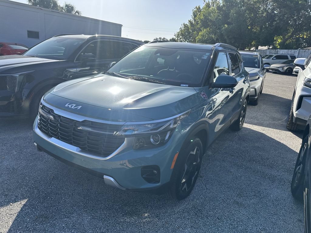 Certified 2025 Kia Seltos EX w/ EX Sunroof Package AWD/4WD image 10