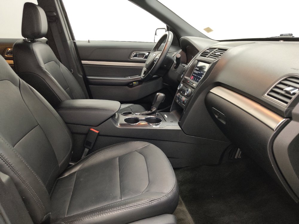 Used 2018 Ford Explorer XLT w/ Equipment Group 202A FWD image 21