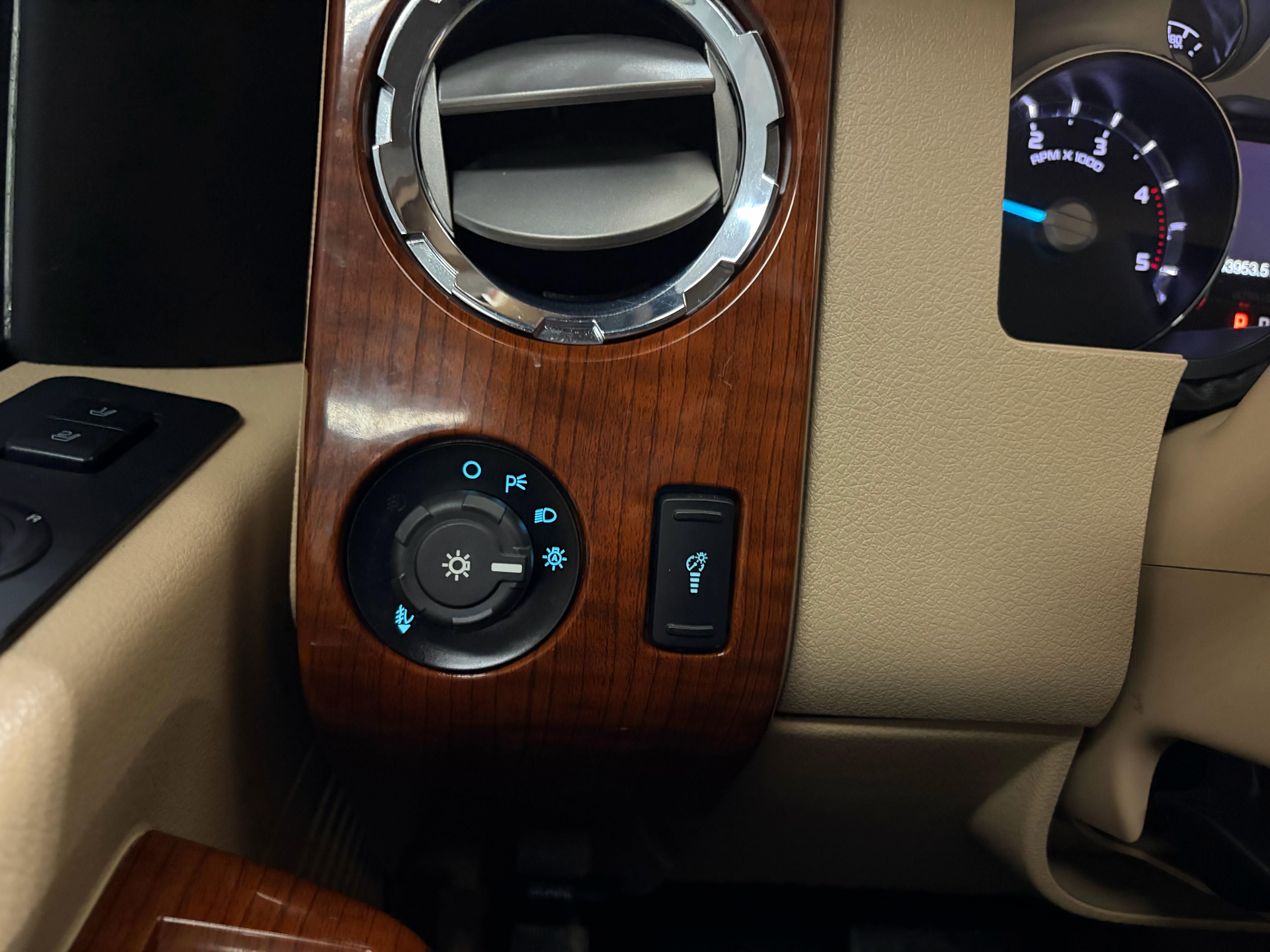 Used 2016 Ford F250 King Ranch w/ King Ranch w/Chrome Package AWD/4WD image 17