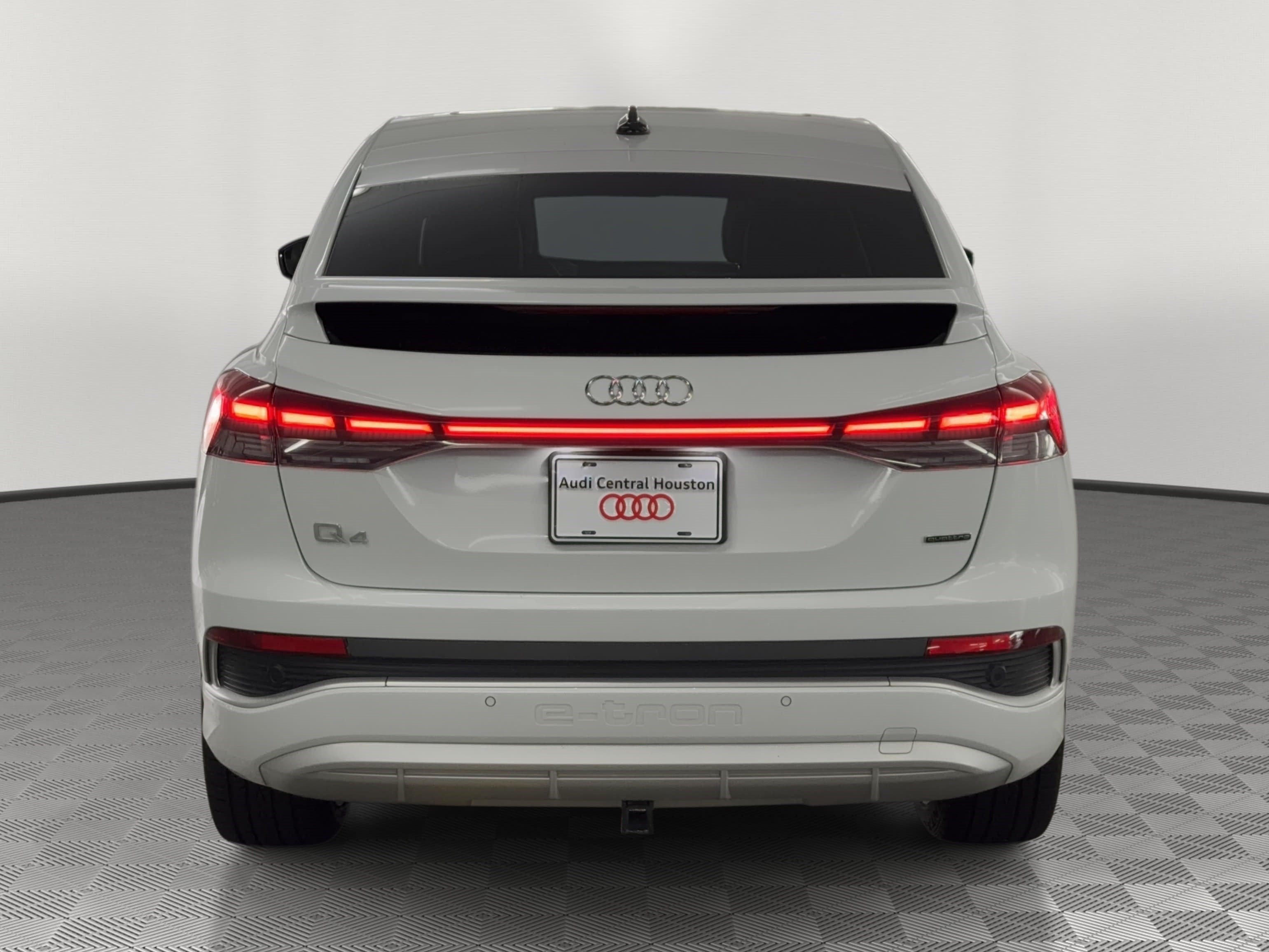 Used 2024 Audi Q4 e-tron Prestige AWD/4WD image 10