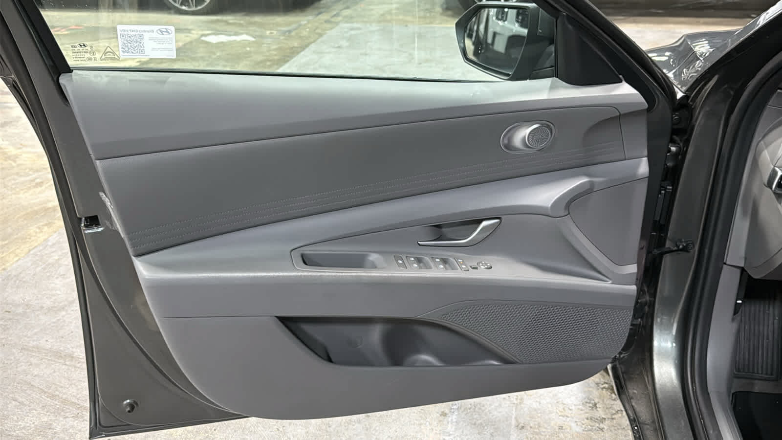 Used 2025 Hyundai Elantra Hybrid FWD image 9