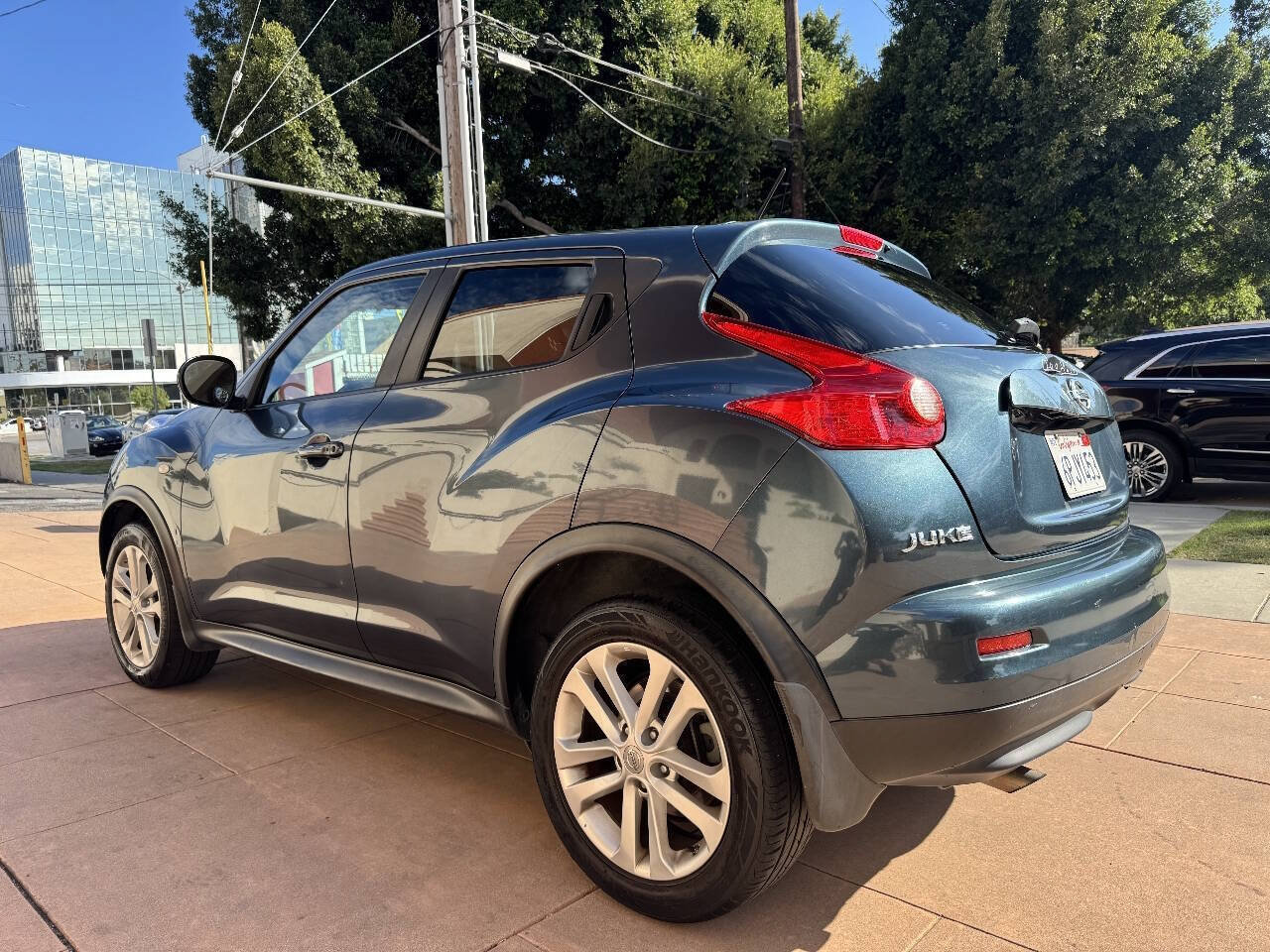Used 2011 Nissan Juke SV FWD image 6
