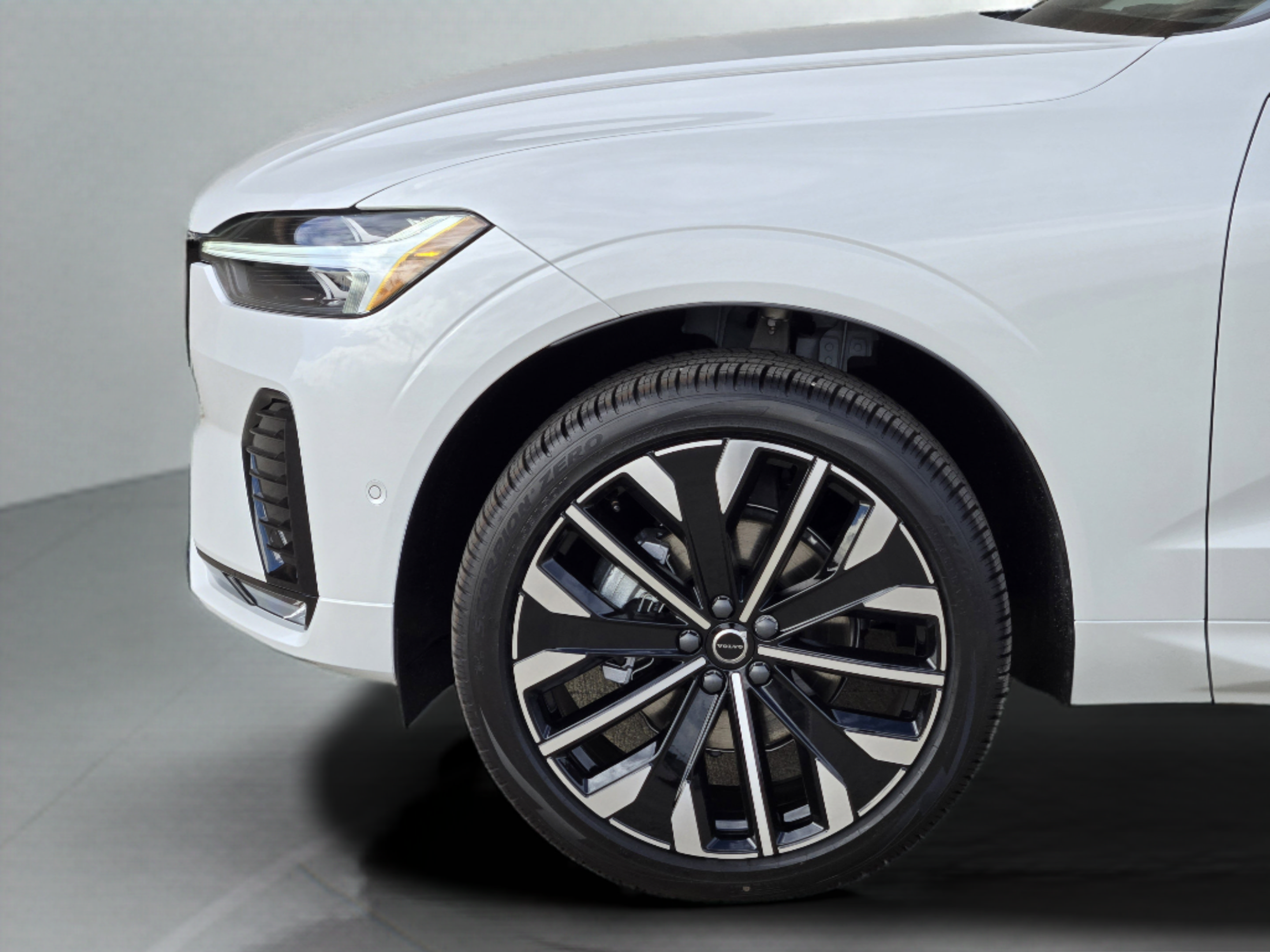 Used 2026 Volvo XC60 B5 Ultra w/ Protection Package Premier AWD/4WD image 33