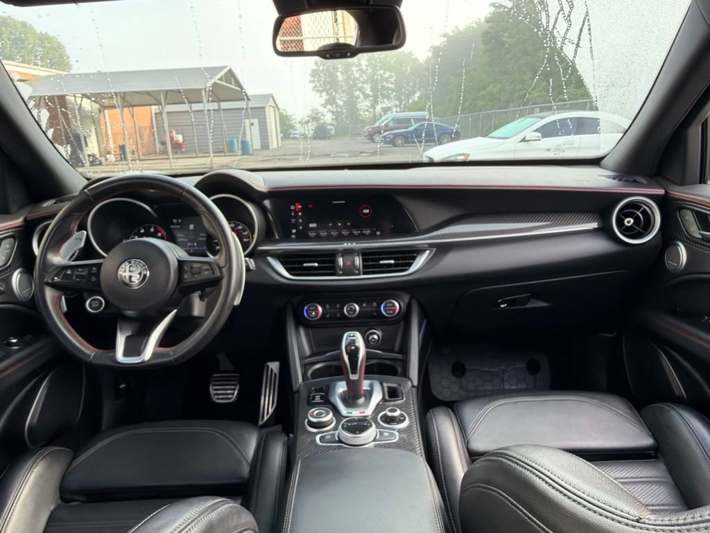 Used 2023 Alfa Romeo Stelvio Estrema AWD/4WD image 21