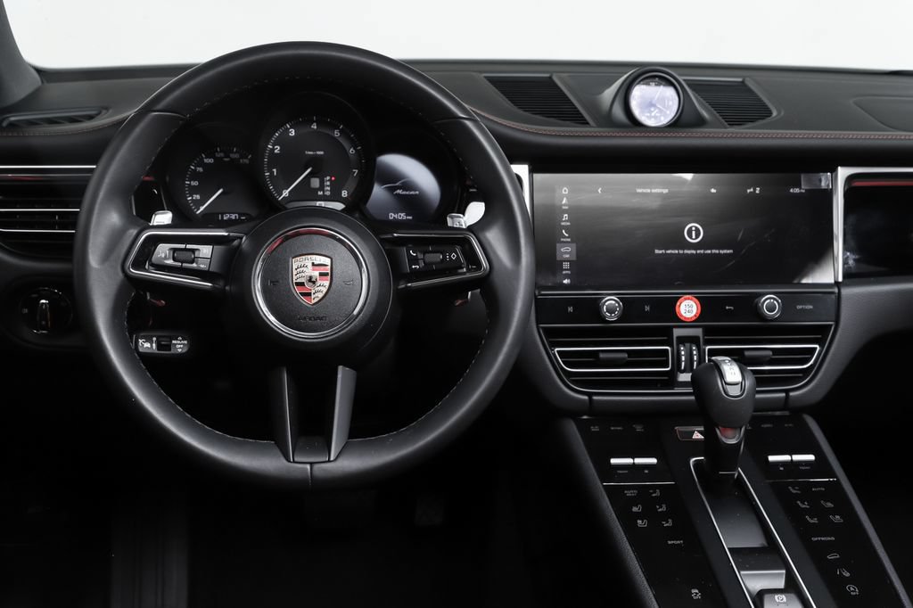 Used 2025 Porsche Macan AWD/4WD image 14