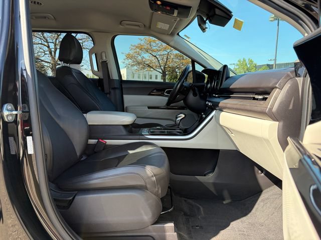 Certified 2024 Kia Carnival EX FWD image 35